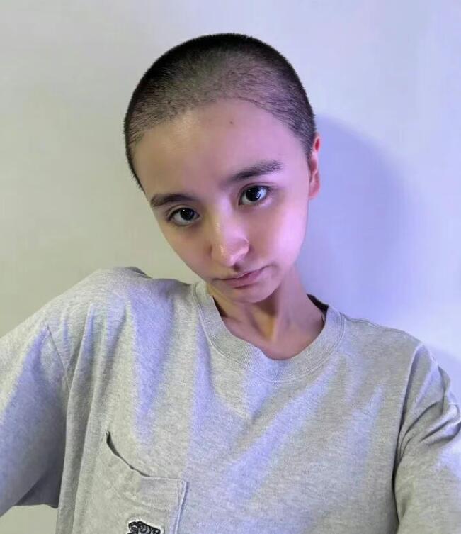 金子涵剃了寸头 发文:一切都会越来越好的